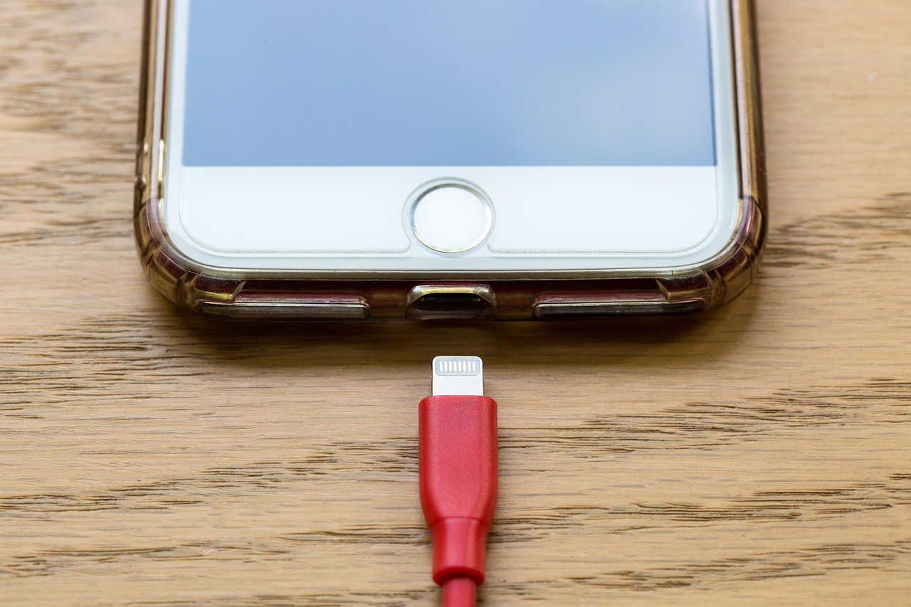 iPhone换电池，如何选择最合适的电池更换服务？