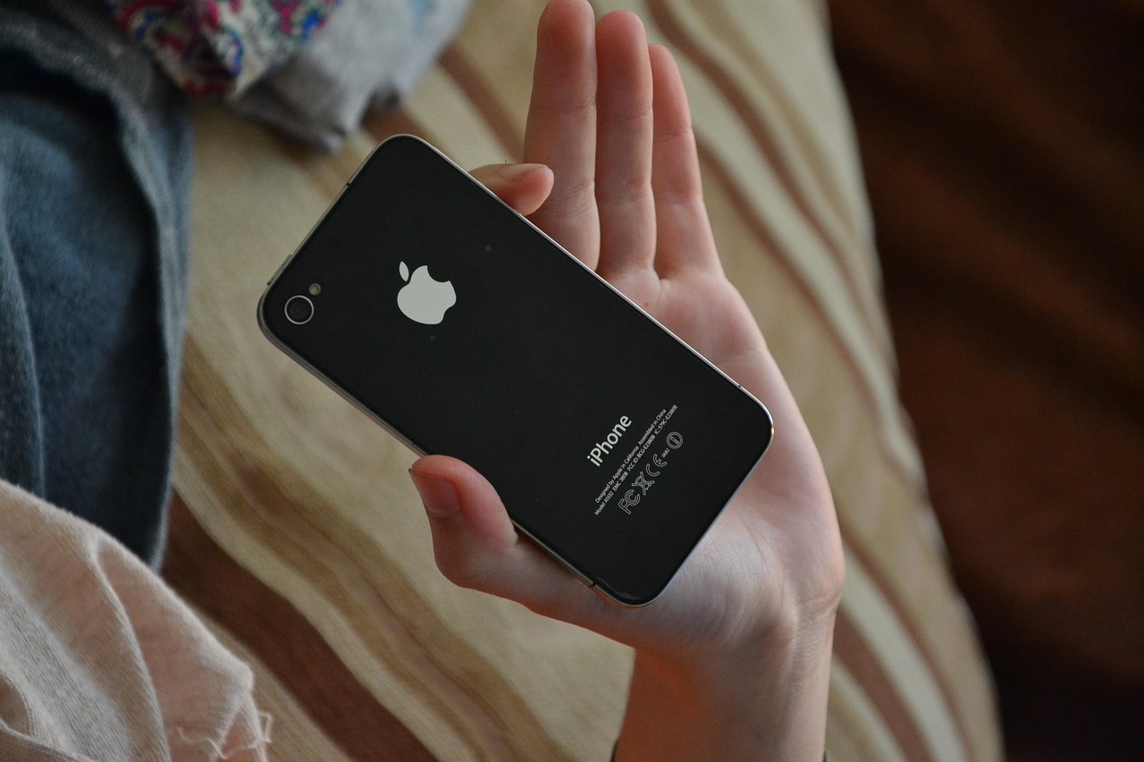 港版iPhone 4S，旧时代的优雅与价值
