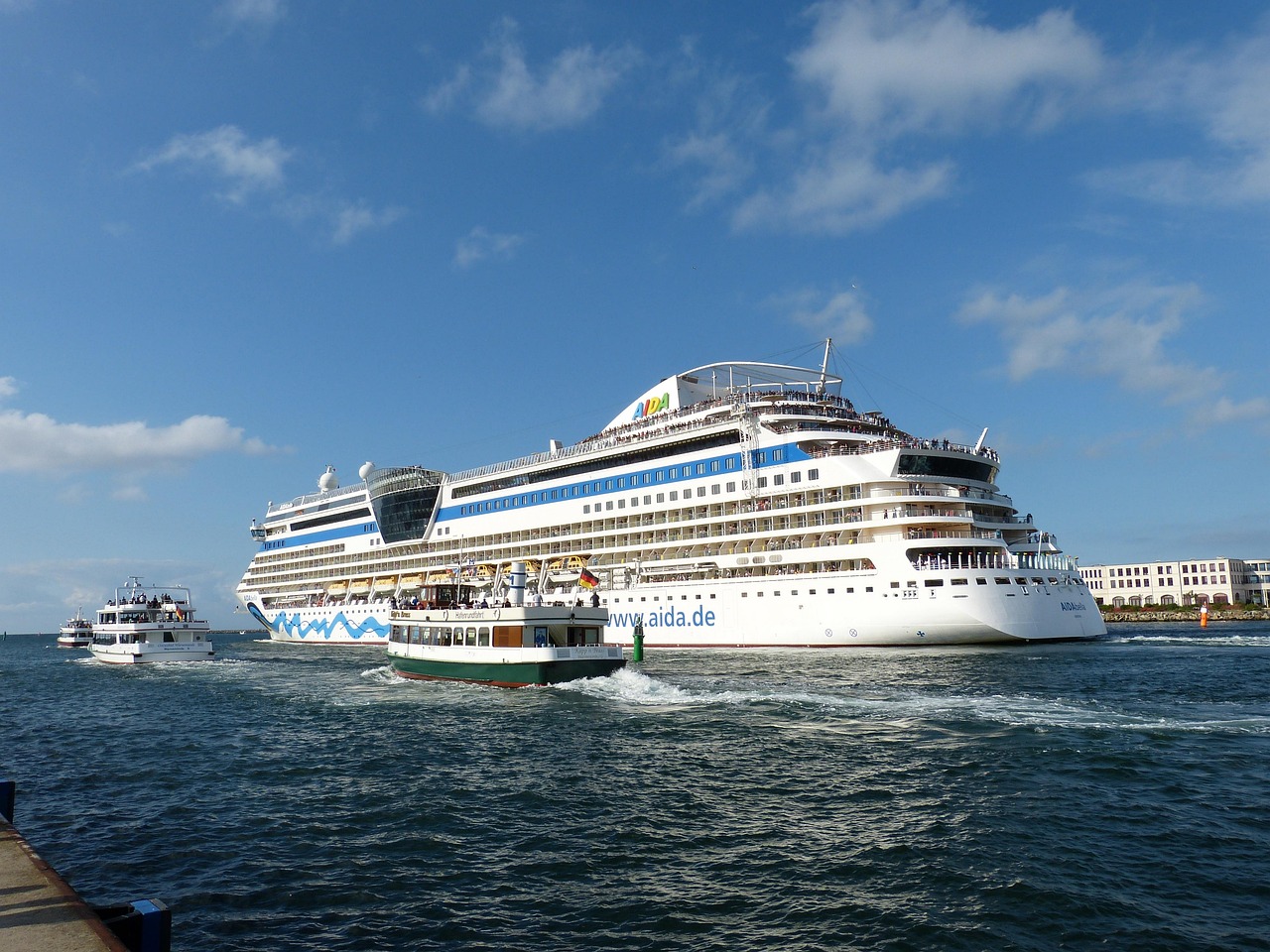 探索海洋气息：Nautica香水之旅